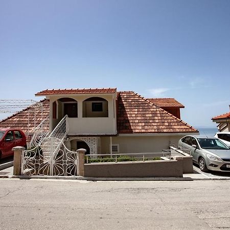 Holiday House Almissa Omis Bagian luar foto
