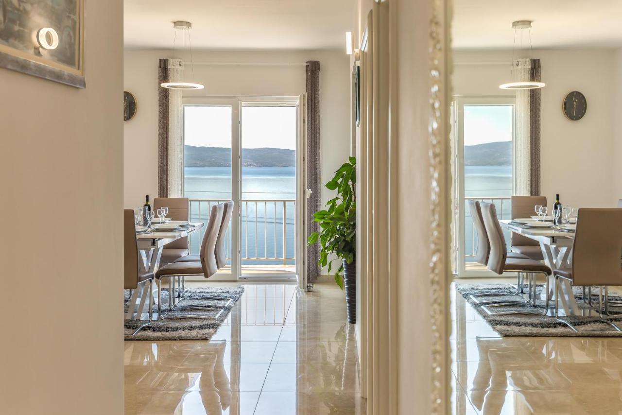 Holiday House Almissa Omis Bagian luar foto