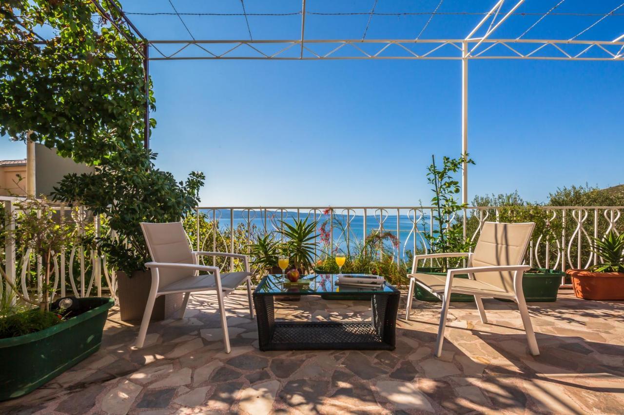 Holiday House Almissa Omis Bagian luar foto