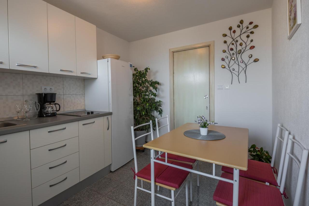 Holiday House Almissa Omis Bagian luar foto