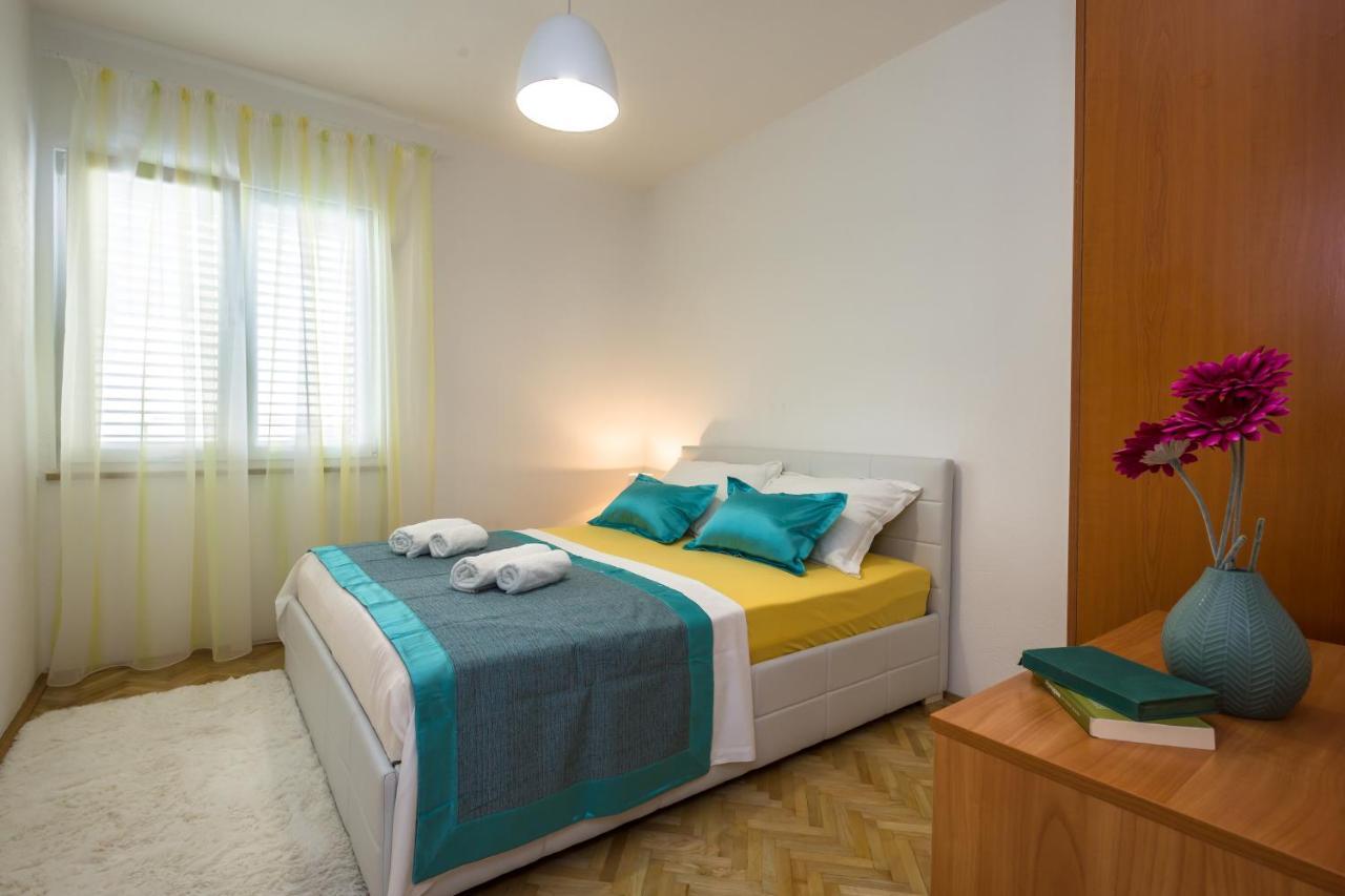 Holiday House Almissa Omis Bagian luar foto