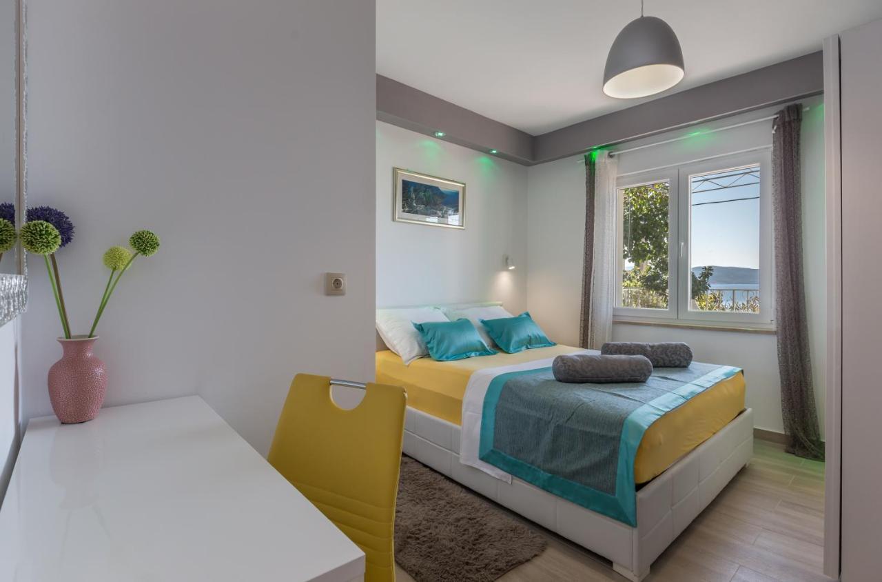 Holiday House Almissa Omis Bagian luar foto