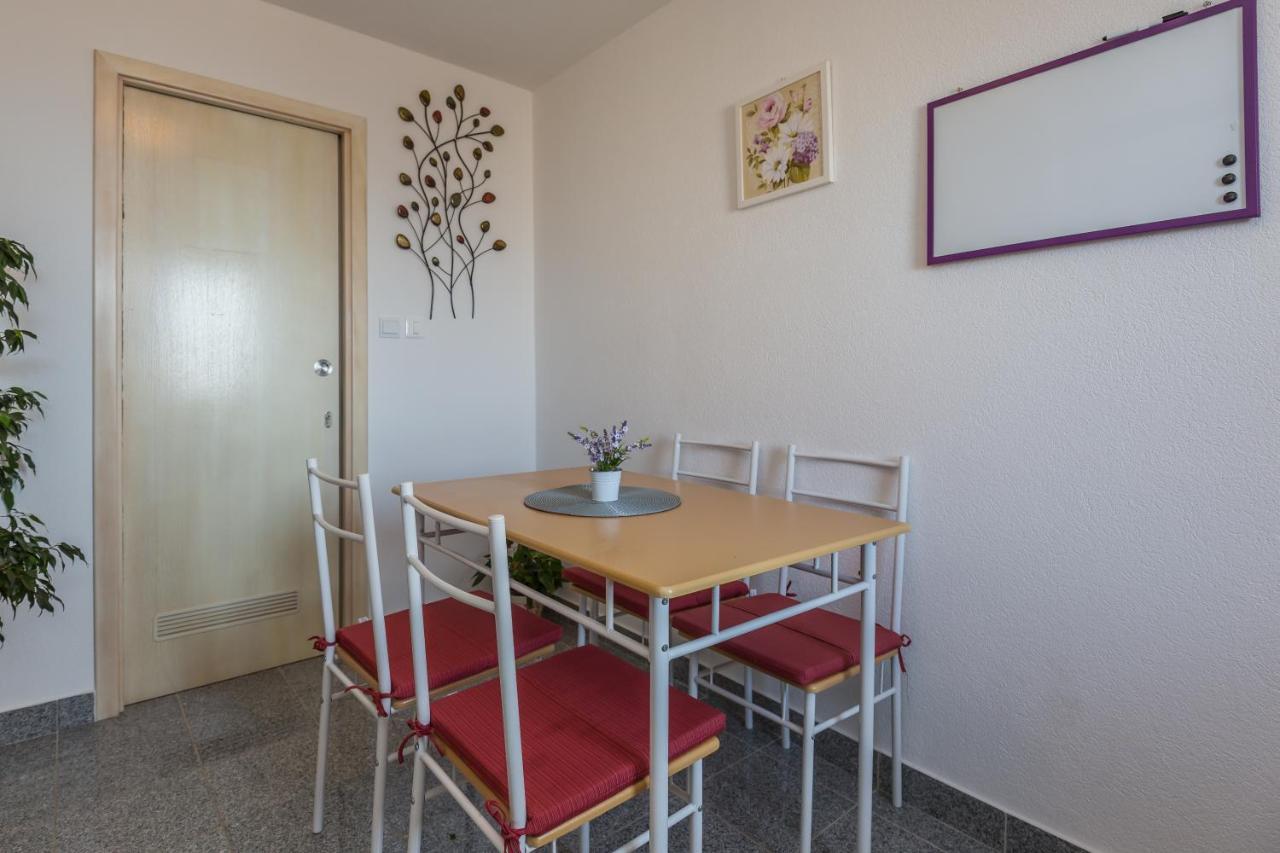 Holiday House Almissa Omis Bagian luar foto